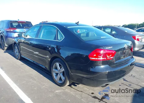 2015 Volkswagen Passat S z USA, uszkodzony, nr VIN 1VWAT7A37FC102400